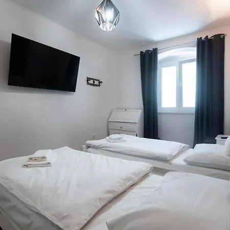 Maria Q. Cantoni 扎达尔