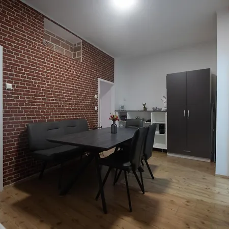 Maria Q. Cantoni 扎达尔