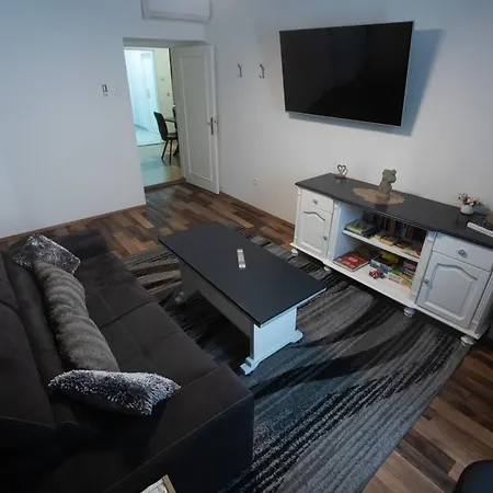 Apartment Maria Q. Cantoni *